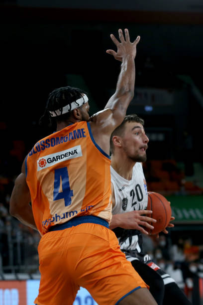 更是比赛走 更是比赛走